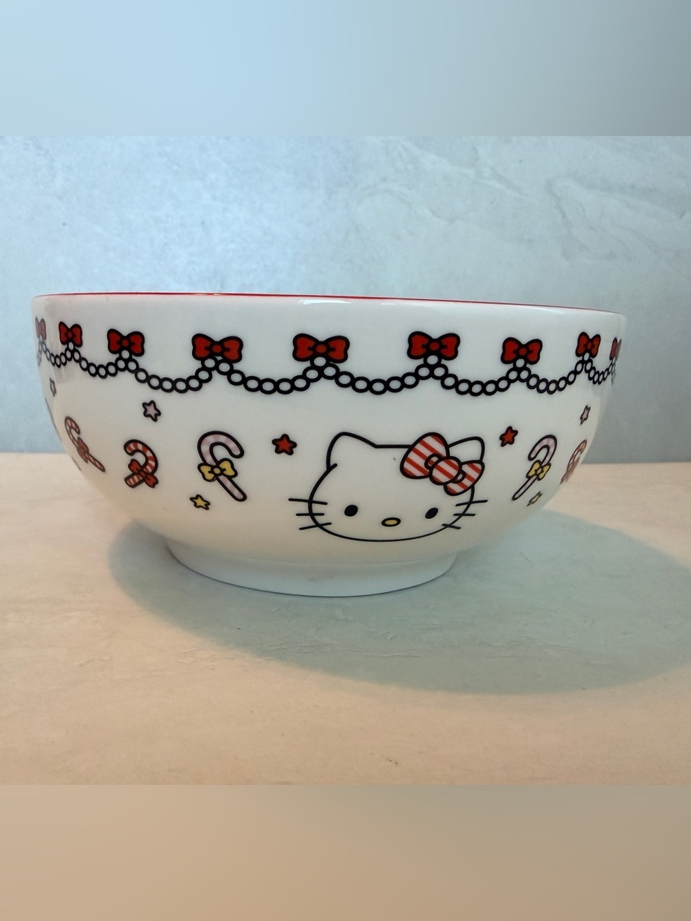Sanrio Hello Kitty Ceramic 27 Oz Bowl Christmas Candy Cane Garland